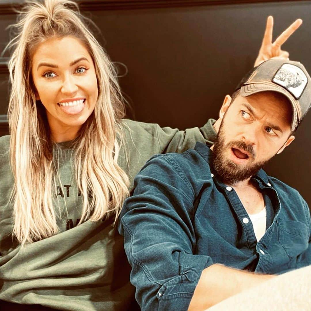 タイラ・バンクスさんのインスタグラム写真 - (タイラ・バンクスInstagram)「Team work makes the dream work. 💃🕺🏻🤩. A big congrats to @kaitlynbristowe and @theartemc for bringing’ home that @dancingabc #MirrorBall trophy! 🏆」11月25日 0時56分 - tyrabanks