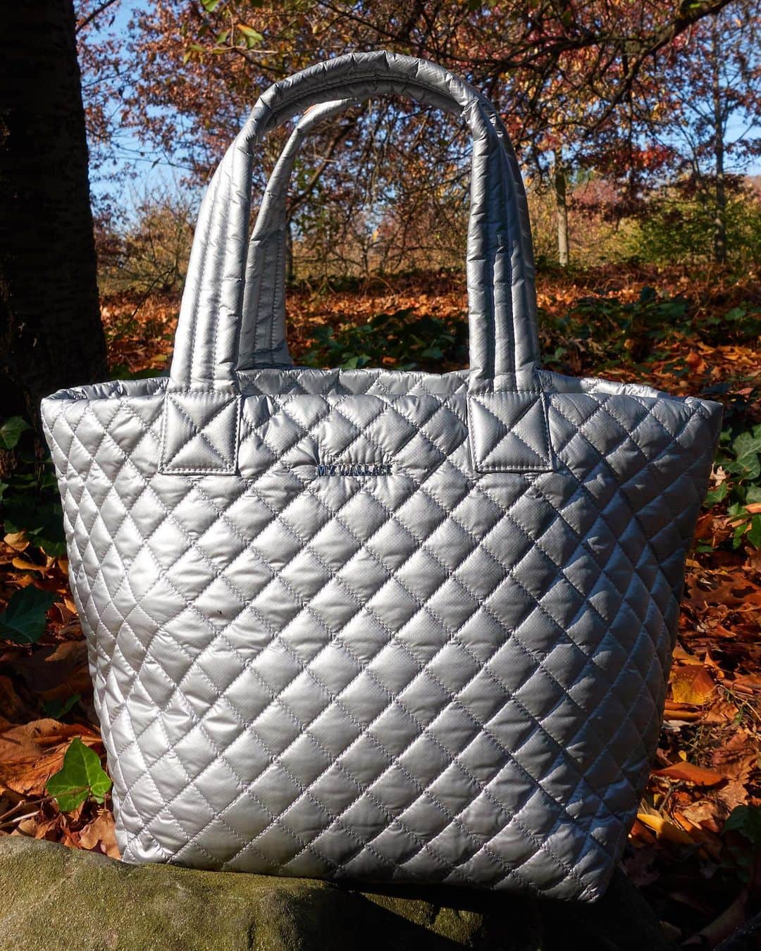 MZウォレスのインスタグラム：「GIVEAWAY! 🦃  In honor of this time of gratitude, we wanted to do something special for our amazing community. As a small token of our appreciation for your endless support, we’re giving away one of our favorite holiday bags, the Medium Metro Tote (in bright and shiny Tin). Just follow the steps below for a chance to win, and check back tomorrow for another thanks from us, to you.  To Enter: 1. Follow @mzwallacenyc 2. Like this image 3. Tag 3 friends in the comments you’re thankful for (help us spread the gratitude)  (Contest ends 11.28, 11:59pm PST. Please refer to terms and conditions at the link in our bio. This contest is in no way endorsed by or affiliated with Instagram.)」