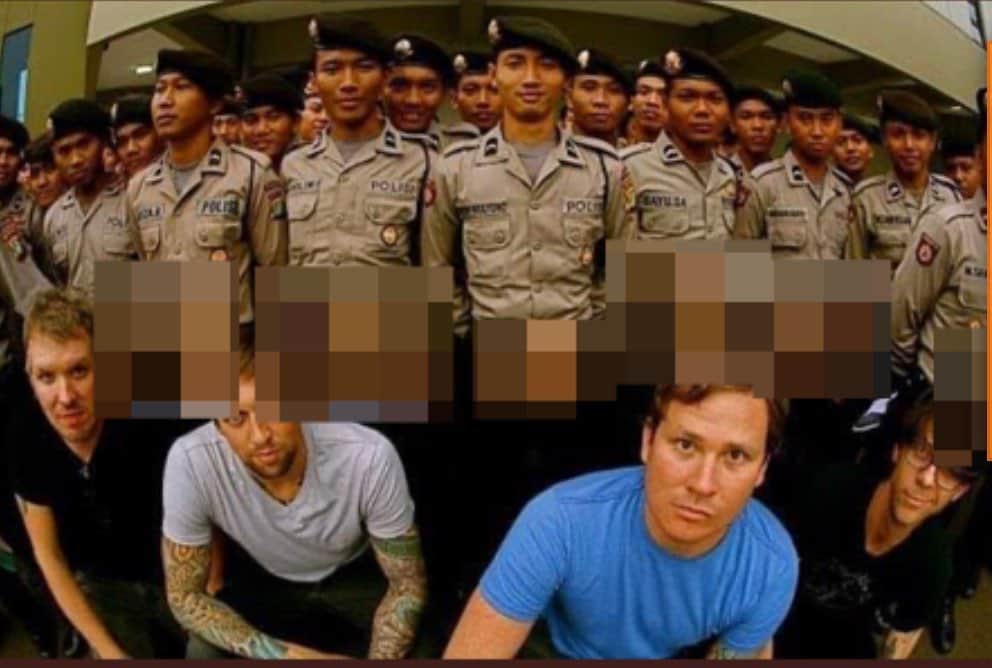 トム・デロングさんのインスタグラム写真 - (トム・デロングInstagram)「An old @angelsandairwaves pic. They have weird Police uniforms in Indonesia.」11月25日 1時17分 - tomdelonge