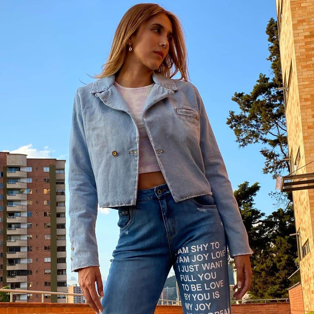 ダニエラオスピナさんのインスタグラム写真 - (ダニエラオスピナInstagram)「Denim Day 📸 ☀️  Mi look @joystazjeans」11月25日 1時20分 - daniela_ospina5