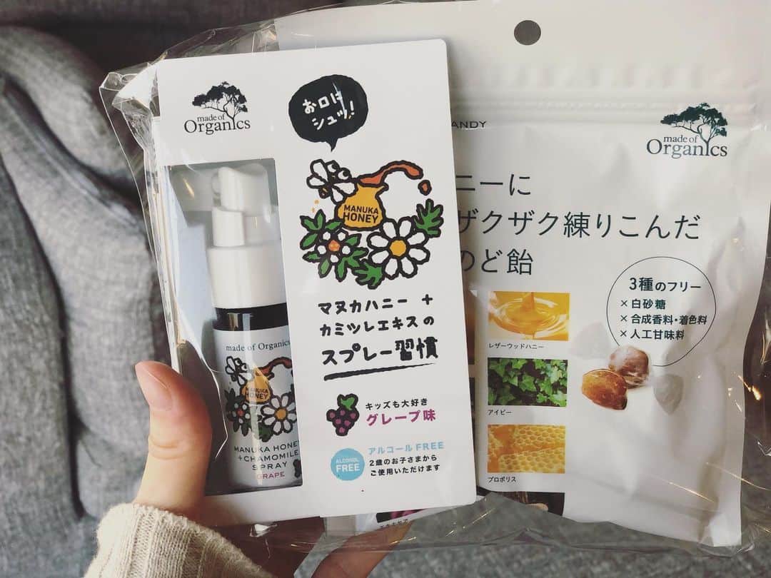 英玲奈のインスタグラム：「#入院準備 コロナの影響で出産後の入院中、 誰も面会に来られないので、 色々自分で持参しなければ、と、 どんどん荷物が増えましたw もう何十本と購入している、 @organic_takakura  さんの、 #のどスプレー 食品だから２歳から使えるのに、めちゃくちゃ効果があるんです。 新しく出たグレープ味を早速。 そして、新商品の、 マヌカハニーキャンディー。 スプレーをシュッと出来ない時にはマスクの下でゆっくり舐めておきたい。 @organic_takakura  さんの商品はどれも本当に効果絶大なので、 色々とリピートしてます。 また他の商品もご紹介しますね！」