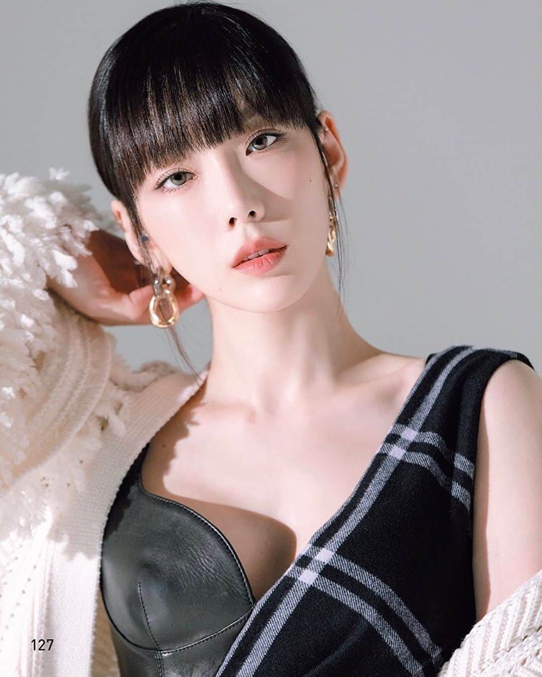 TAEYEONさんのインスタグラム写真 - (TAEYEONInstagram)「@taeyeon_ss She is drop-dead gorgeous! 😳🤯  Taeyeon for anan Japanese Magazine's Issue No. 2227 Scan 📰📸 Cr: DJ熬夜   #Taeyeon #태연 #tysone #zero #제로  #taetae #taengoo #taengu #탱구TV  #GG4EVA #GirlsGeneration #snsd #gg #sone #soshi #ohgg #소녀시대 #GG4EVA」11月25日 1時25分 - taeyeondaisy