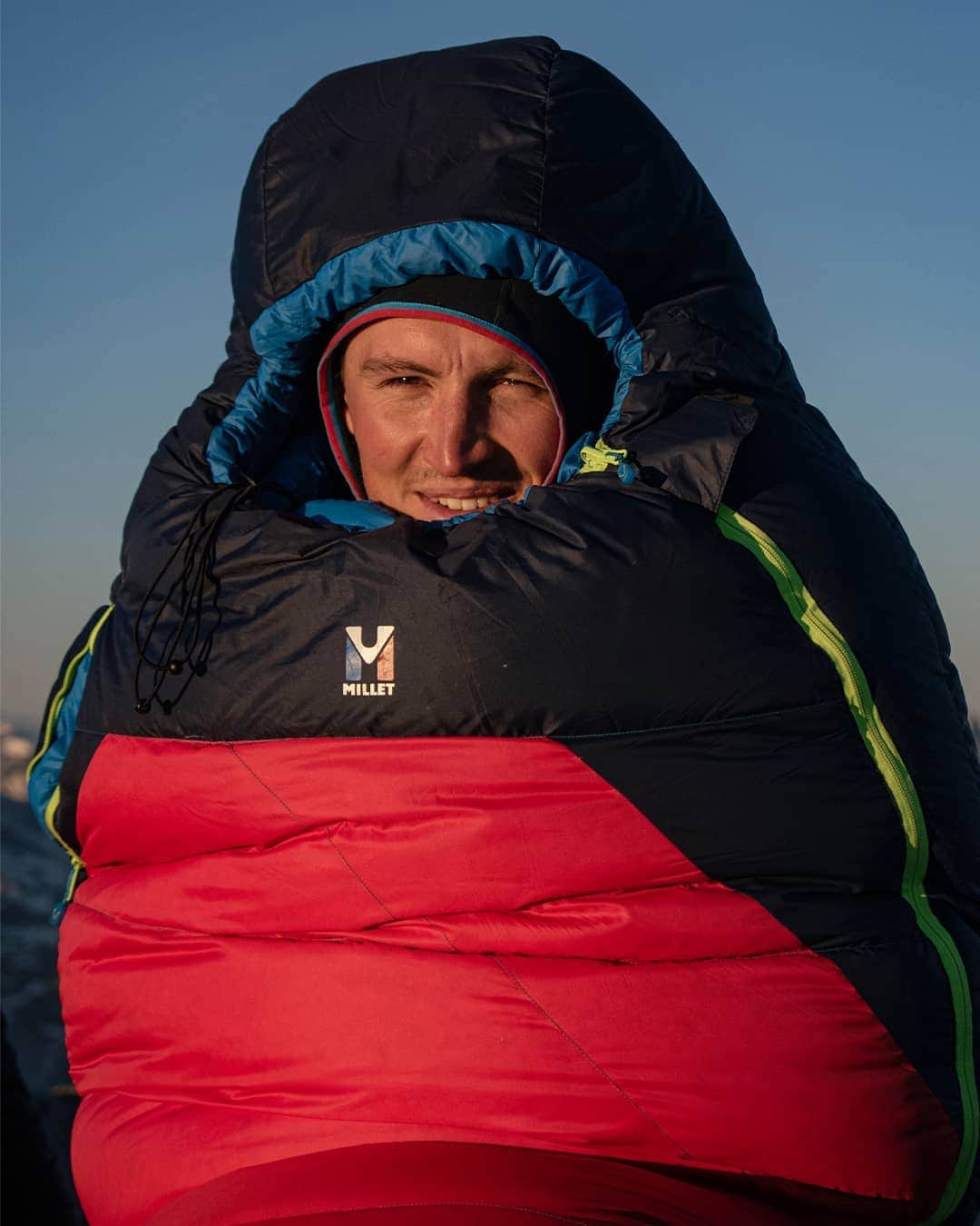 ミレーのインスタグラム：「Comfortably hidden in his Trilogy Summit sleeping bag, Jeremie takes a few minutes to appreciate the sunset before a warm and well-deserved bivy.  If you haven't been through our story yesterday, let us introduce him to you. @jeremie_marache works at Millet and is in charge of events and partnership on the French market for 2 years now. Deeply passionated for the mountain as a whole, he'll take any occasion to enjoy the outdoors no matter the season. You'll find him mountaineering, ski touring, paragliding or even snowkiting.  For Jérémie, there is no better way to know what the mountain community needs than being part of it: "The various mountain sports I do help me know what's the true benefit of Millet products on the field, while it helps me understanding the needs of our consumers. I believe everyone has his own definition and way of mountaineering, therefore I think experiencing several levels of commitment is mandatory to propose the right product."  #MilletRiseUp」