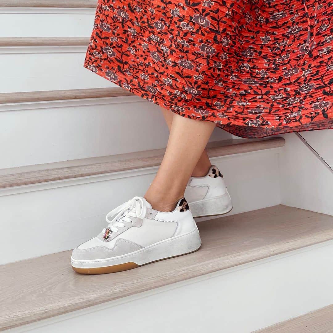 レフラーランドールのインスタグラム：「New sneaker announcement 👟 Meet Keira, a sporty go-to with a leopard haircalf heel, friendship pins, and perfectly distressed outsoles made of upcycled rubber in Portugal.」