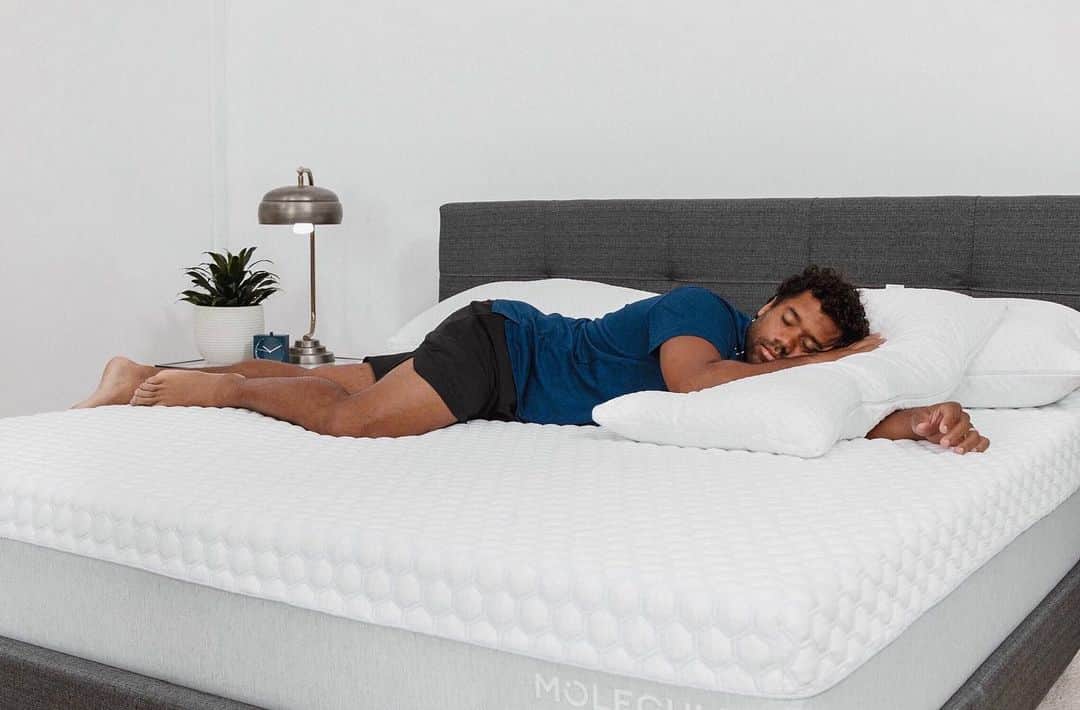 ラッセル・ウィルソンのインスタグラム：「I always get unlimited hours of sleep on @moleculesleep. Shop up to 40% OFF and check out the special bundle I created. Link in bio. #TeamMOLECULE」