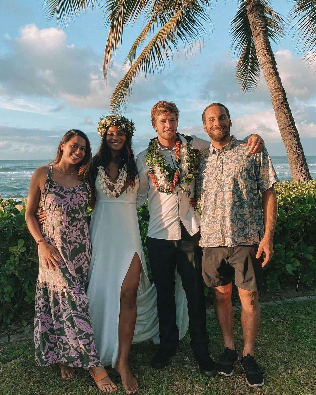 マリア・マニュエルのインスタグラム：「Celebrating Mr & Mrs Nathan Florence 🤍 we love you! @mahinaflorence @nathan_florence   Thx for the photo @jaclynjune 🌺」