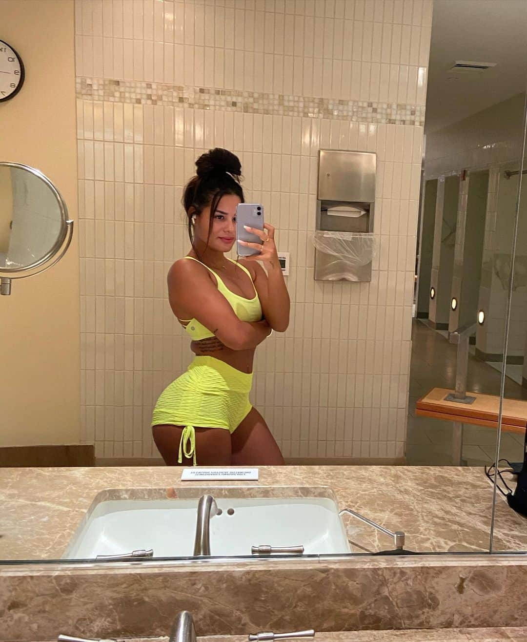 Katya Elise Henryさんのインスタグラム写真 - (Katya Elise HenryInstagram)「Our bodies are capable of anything… Its our minds we have to convince. <3 * * Don’t be scared to take the first step in bettering yourself. Whether you want to build your booty, focus on weight loss, or just overall tone your body, i have a plan for you! Join the WBK family and let’s work! Link in bio ⚡️⚡️⚡️ @workouts_by_katya」11月21日 5時01分 - katyaelisehenry