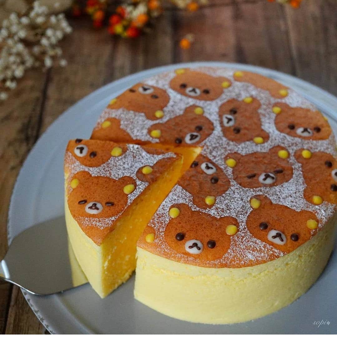 Rilakkuma US（リラックマ）さんのインスタグラム写真 - (Rilakkuma US（リラックマ）Instagram)「@sopi326 made this wonderful Rilakkuma design on a cake! Tag a friend who would enjoy a slice of this adorable dessert!  #rilakkumaus #rilakkuma #sanx #kawaii #cutefood #charaben #sweets #cake #リラックマ #サンエックス #foodart」11月21日 5時14分 - rilakkumaus