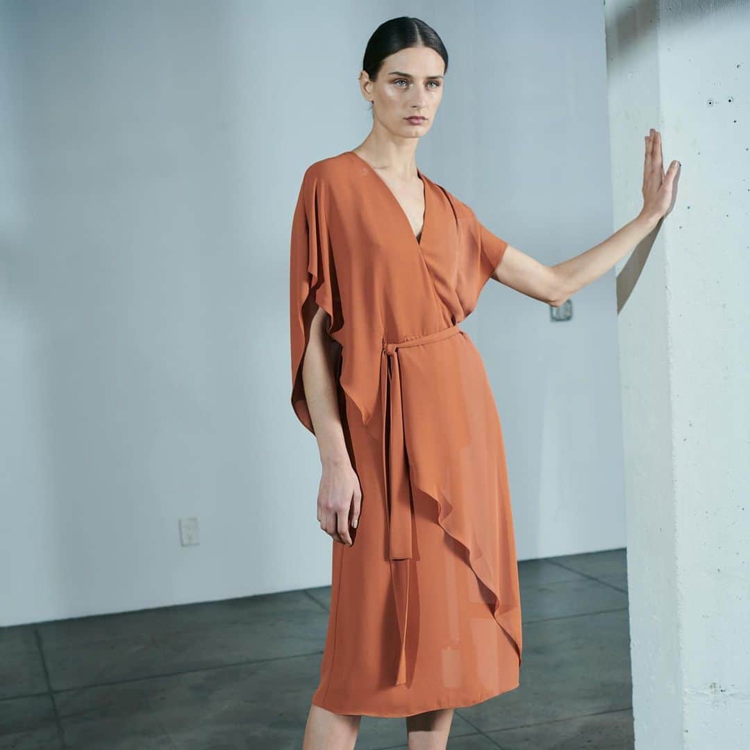 ホルストンのインスタグラム：「Refresh your wardrobe with new Autumnal hues on halston.com」