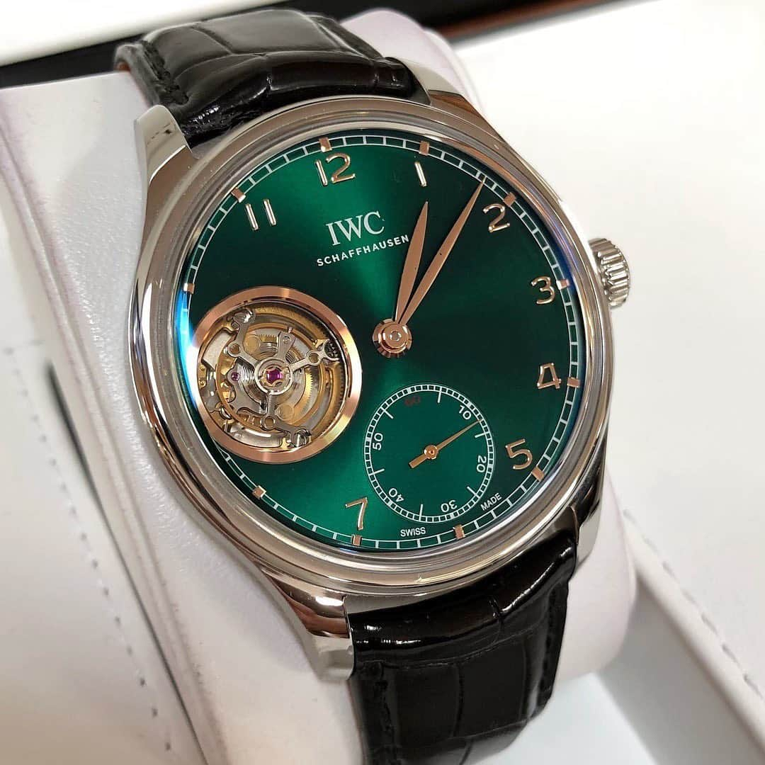 Daily Watchさんのインスタグラム写真 - (Daily WatchInstagram)「IWC Portugieser Hand-Wound Tourbillon Green Dial. A limited edition of 25 pieces (It was only sold in UAE). Price approx $47,000 👏🏼 #DailyWatch #IWC」11月21日 5時27分 - dailywatch