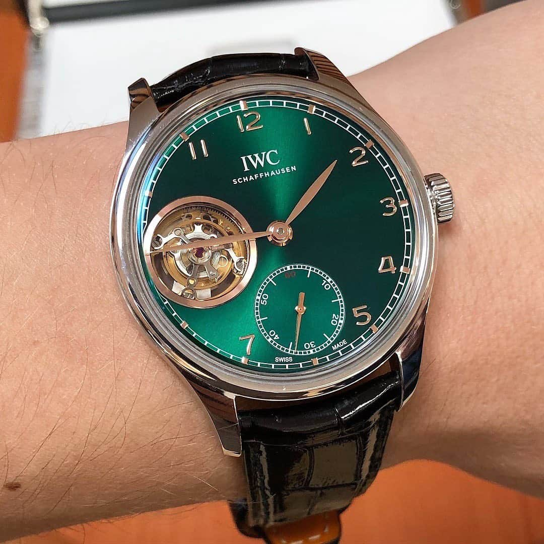 Daily Watchさんのインスタグラム写真 - (Daily WatchInstagram)「IWC Portugieser Hand-Wound Tourbillon Green Dial. A limited edition of 25 pieces (It was only sold in UAE). Price approx $47,000 👏🏼 #DailyWatch #IWC」11月21日 5時27分 - dailywatch