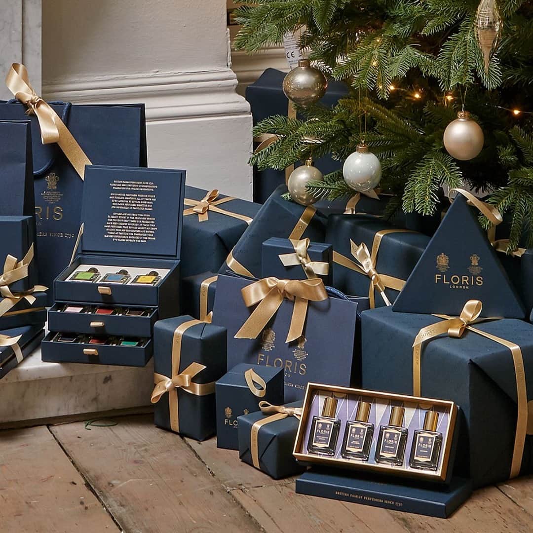 のインスタグラム：「Discover online our range of Christmas gift sets, including new Cefiro Heroes and Fragrance Ornament, as well as much loved favourites such as our Luxury Soap Collection, Fragrance Travel Collection For Him & Her and The Perfumer's Private Collection. Shop now via the link in our bio.⠀ ⠀ #FlorisLondon #AllWrappedUp #ChristmasAtFloris #LuxuryGifts #FragranceGifts #GiftWrapping #ChristmasAtFloris #PerfumeGifts #Christmas #ChristmasGifts」