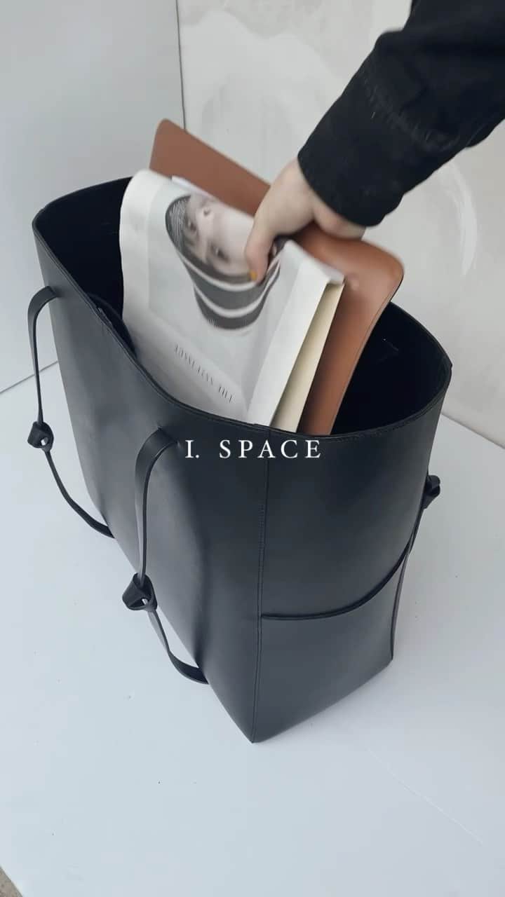 JanessaLeoneのインスタグラム：「SPACE / FORM / FUNCTION / UTILITÉ ____ Our most functional handbags available online + in-store.  #janessaleone」