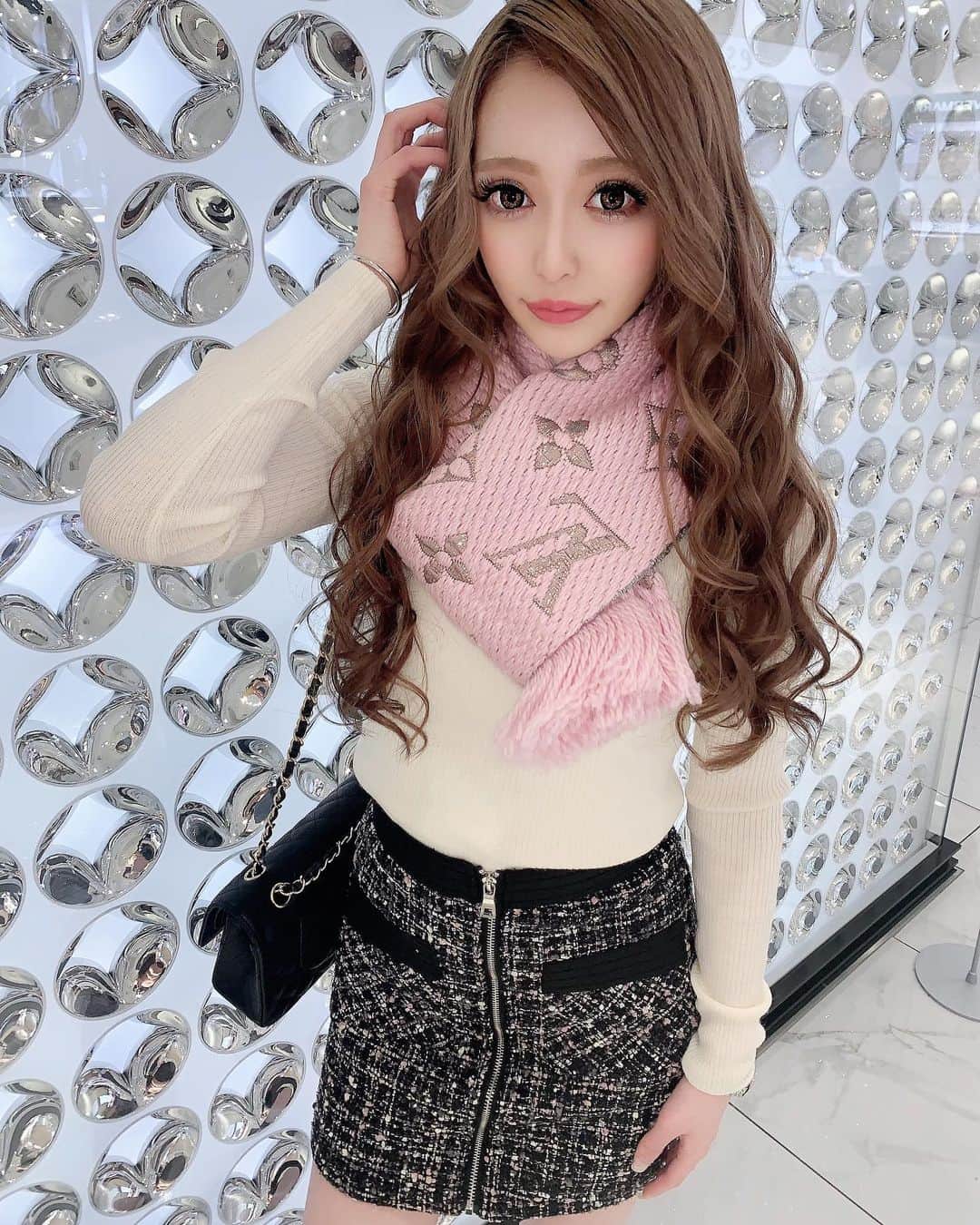 Yurinaさんのインスタグラム写真 Yurinainstagram Meluce Official 様のスカート Tweedで冬っぽくて可愛いからオススメ ルイヴィトン ヴィトン ヴィトンマフラー シャネル シャネルバッグ カルティエ ジュストアンクル インポート