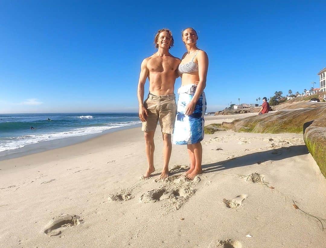 レイキー・ピーターソンのインスタグラム：「Adventuring La Jolla with this one 💕  • VLOG. 18 OUT NOW // Hit the link in bio  • Featuring @williekessel  showing us around this neck of the woods in La Jolla, my recent favourite soup recipe and answering some great questions from you guys 🙌 Enjoy」
