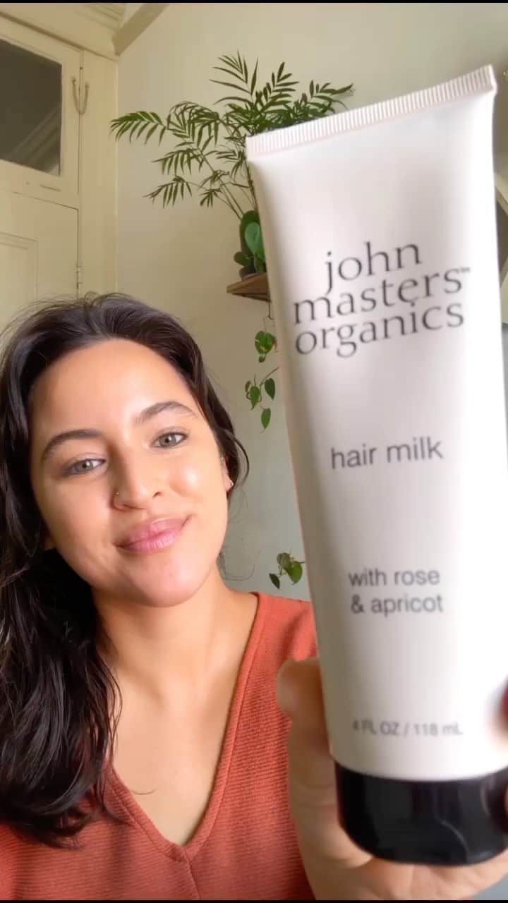 John Masters Organicsのインスタグラム：「Our bestselling Hair Milk with Rose & Apricot.   Great for all hair types - straight, curly, damaged, wavy!  Our all-in-1 styler: smoothes, defrizzes, tames flyaways, protects against heat, defines curls. There’s a reason it has 5 stars ⭐️ and is our office favorite!  Shop at johnmasters.com」