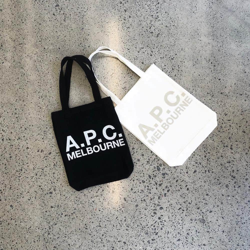 アーペーセーのインスタグラム：「Come by A.P.C. Melbourne store and get a free one-of-a-kind A.P.C. Melbourne tote bag with a qualifying purchase of $400 AUD on full price items. Starting today until supplies last.   These bags are made from fabric recycled from our past collections.  #APC #Melbourne #Australia #StepByStep #APCtotebag」