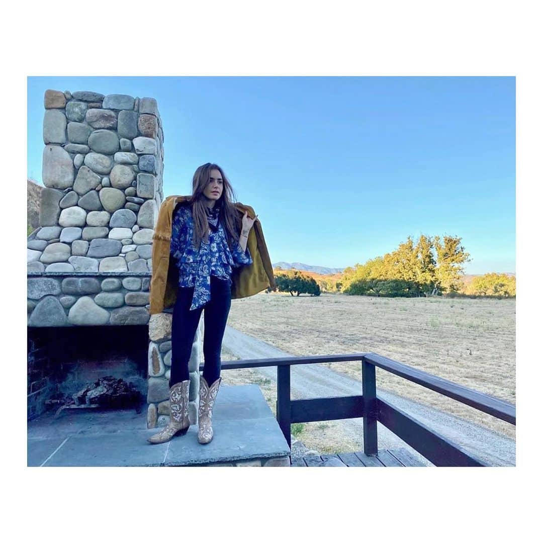 ティーバッグスのインスタグラム：「Blue skies ahead ✨ The gorgeous @lilyjcollins in our Jema top. #MISAmuse #MISAworld」
