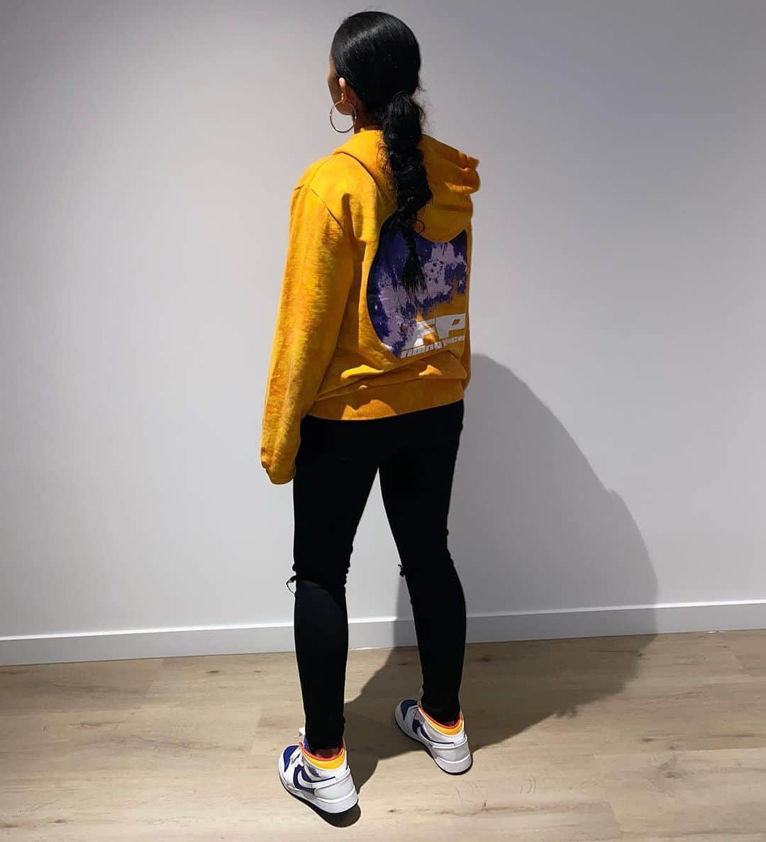 NISRINA SBIAのインスタグラム：「Good conversations w my imaginary friend」