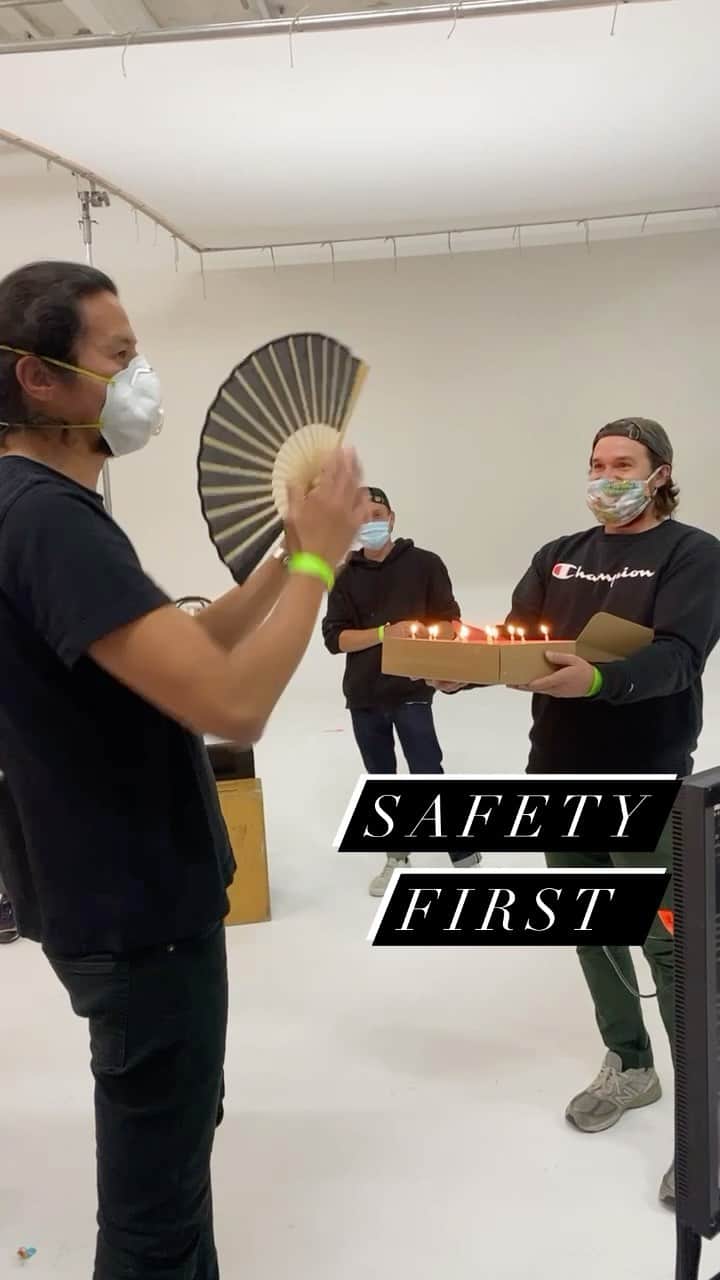 JO BAKERのインスタグラム：「S A F E T Y • F I R S T  Fan your candles out!!! Happy birthday month  @nagi_sakai #teamsakai #setlife #safetyfirst」