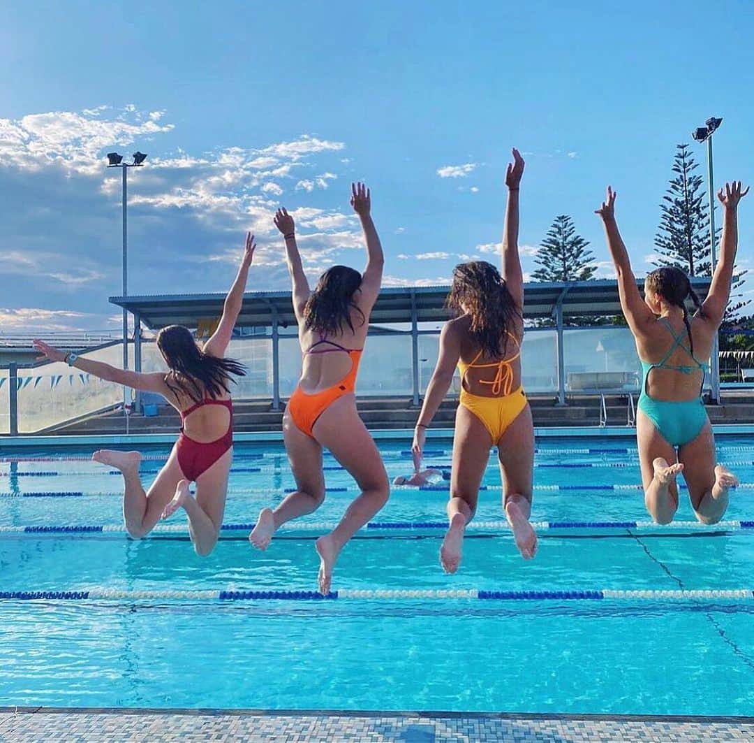 JOLYN Swimwearさんのインスタグラム写真 - (JOLYN SwimwearInstagram)「JUMPIN’ INTO THE WEEKEND with the girl squad 🙌💦🌞 // #jolynaustralia」11月21日 6時07分 - jolynaustralia