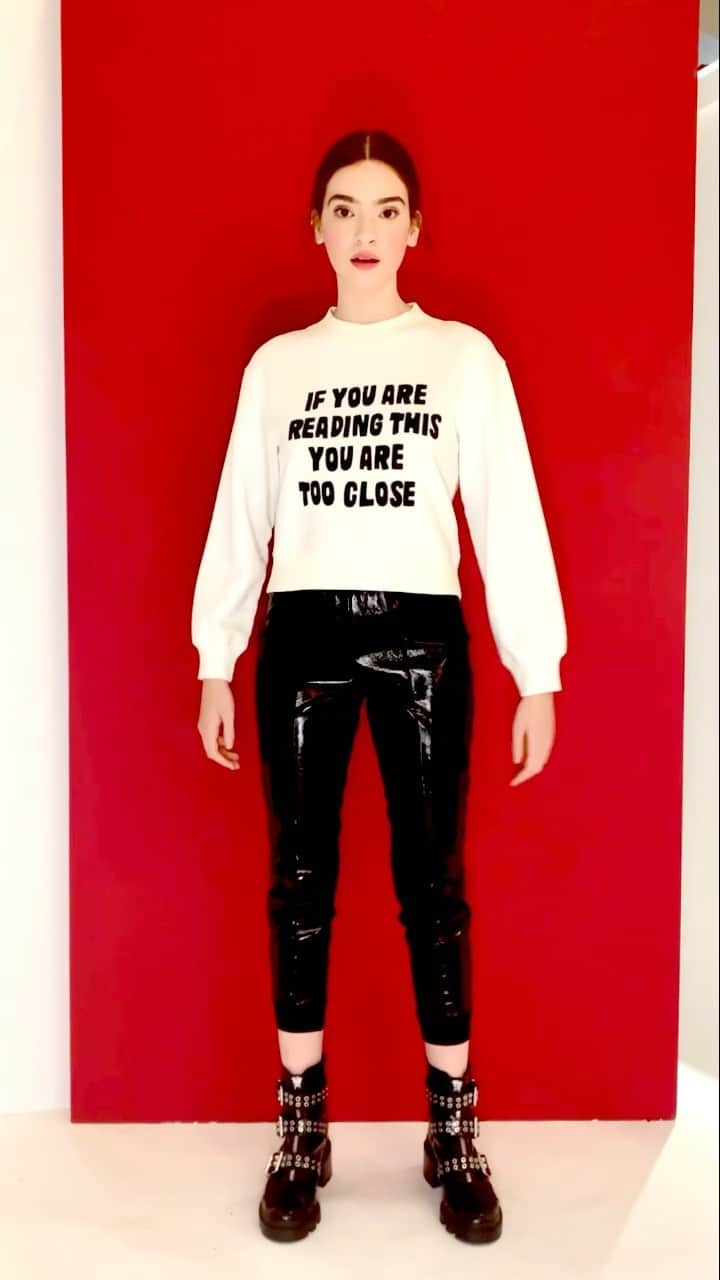 アリス+オリビアのインスタグラム：「If you are reading this you are too close! The clothes of 2020! 😂 which is your favorite????」