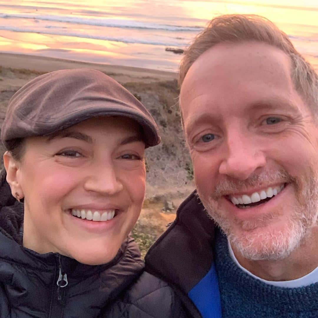 レスリー・フェラさんのインスタグラム写真 - (レスリー・フェラInstagram)「Cambria, you never disappoint! My hubby and I just enjoyed a Covid-safe, romantic getaway. I adore this man. It’s said that you don’t truly know a person until after you’ve traveled with them. I knew from our first adventure that life was going to be so much fun. After ten years, Ned, you still make me laugh and make my heart flutter. Thank you, my love, for your friendship, wisdom, and unconditional love. #moonstonebeach #cambria #myhappyplace #oceanlife #sunset #loveisallthatmatters #loveiseverything #itsallaboutlove」11月21日 6時18分 - mslesleyfera