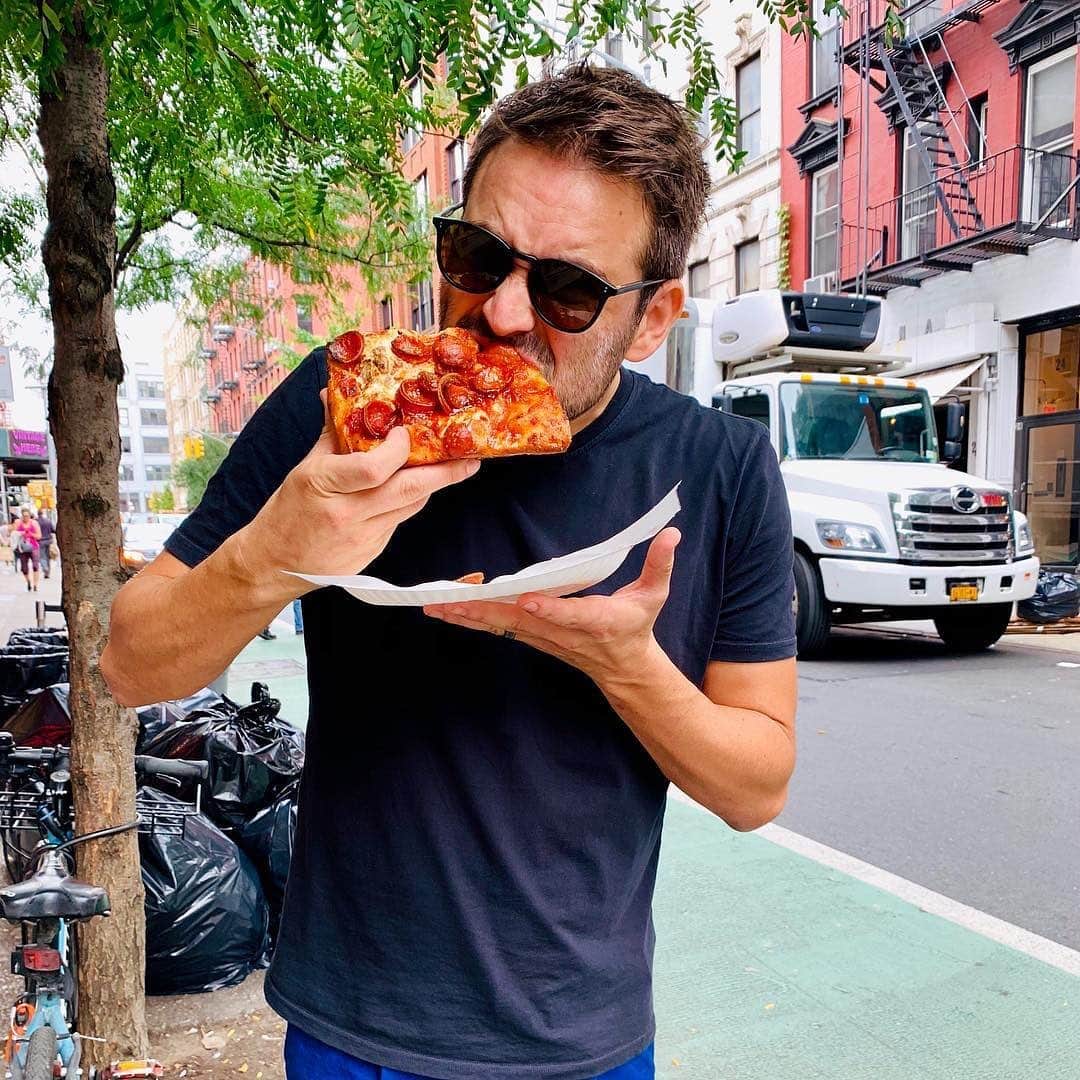 ジーエルシーオーのインスタグラム：「Best pizza in NY? Sound off 👇」