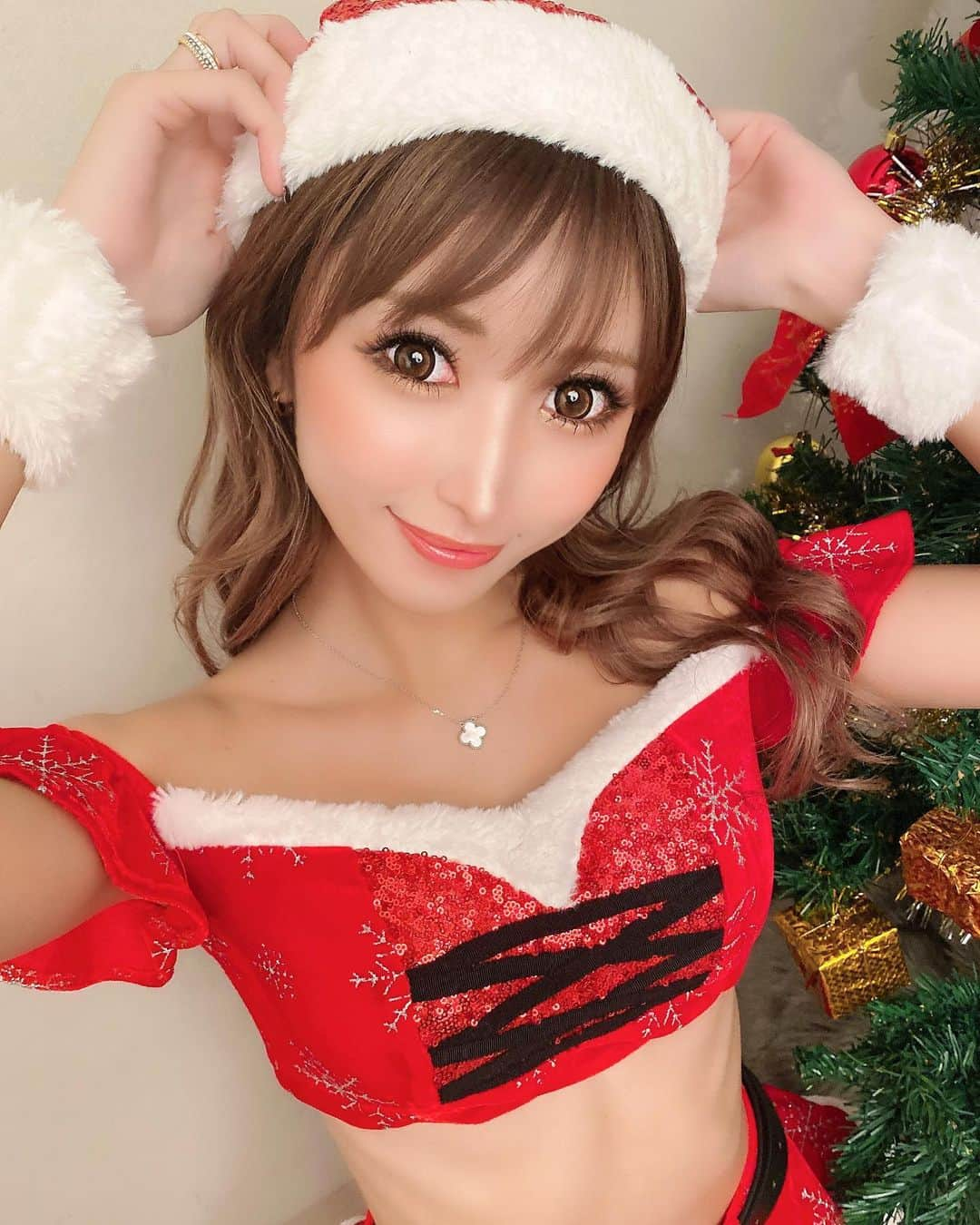 愛沢りんさんのインスタグラム写真 - (愛沢りんInstagram)「🎅  #キャバ嬢#キャバクラ#キャバ#錦三丁目#錦三#ザナドゥ#xanadu#マイトグループ#水商売#栄#名古屋#東海#愛沢りん#すすきの #北新地#ミナミ#新宿#歌舞伎町#六本木#銀座#Instagram#インスタ#YouTube#ケツスタグラム #ドレス#flowers #follow#makeup #followforfollowback#サンタコス」11月20日 21時25分 - ri.0831