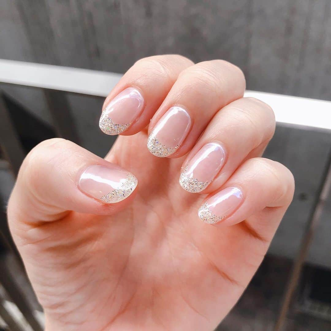 村田莉さんのインスタグラム写真 - (村田莉Instagram)「NEWネイル💅🏻✨ シンプルな気分だったので、クリアベースにホワイトミラー✖️ラメフレンチ💫可愛すぎじゃないか🥺💓 @nails.by.hitomi まっちゃんいつも有難う🥰 . #nail #nails #ネイル #フレンチネイル #네일아트 #네일스타그램」11月20日 21時26分 - murata_mari