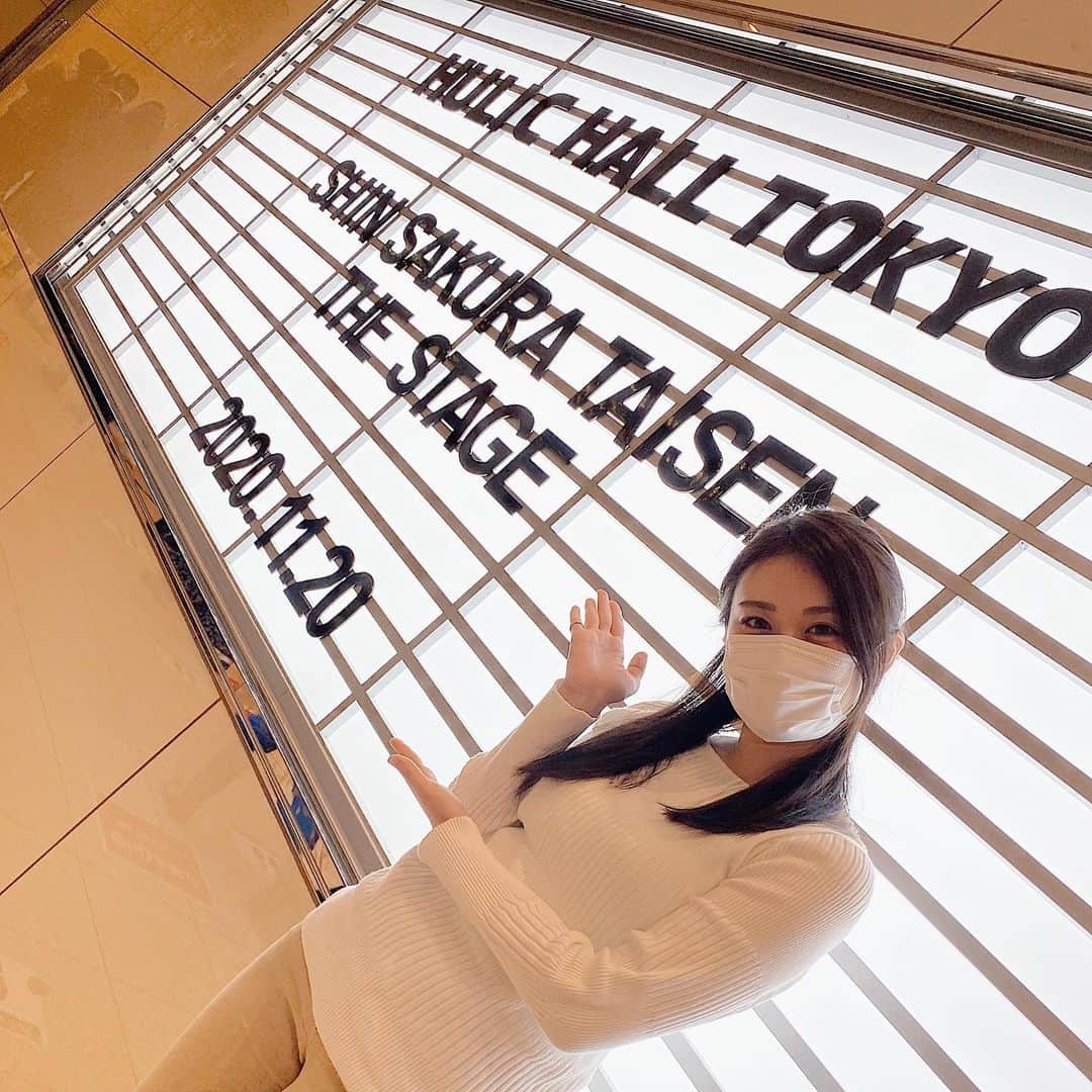 鈴木芳奈のインスタグラム：「今日もありがたいことにオーディション、その後に事務所先輩 片山萌美さんの舞台「新サクラ大戦theStage」観劇してきましたあ💜 萌美さん、美しすぎた(￣▽￣) 美しすぎて、キラキラ光ってた🤩 千穐楽まで頑張ってくださいっっ☺︎🌸 #新サクラ大戦theStage #舞台」