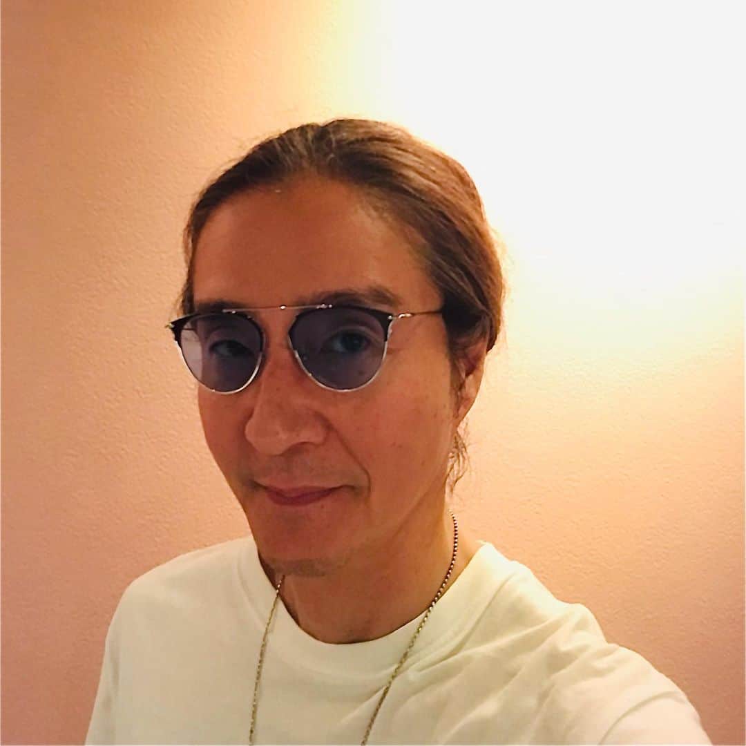 三原康可のインスタグラム：「🌈Brand new glasses👓  北沢めがね工房 東京都世田谷区北沢2-28-1 TEL	03-6407-8523 営業時間	12:00～19:30 定休日	火曜日  #北沢めがね工房 #下北沢 #田中重伯 #軽量眼鏡 #かぶらない眼鏡 #コスパ最高 #素敵な眼鏡ばかり #かけ心地は徹底的に微調整してくれる #仕事丁寧 #rock #度入り #ミハラッチはまた買うだろう #眼鏡 #glasses #特殊眼鏡 #メガネマニア #tokyo」