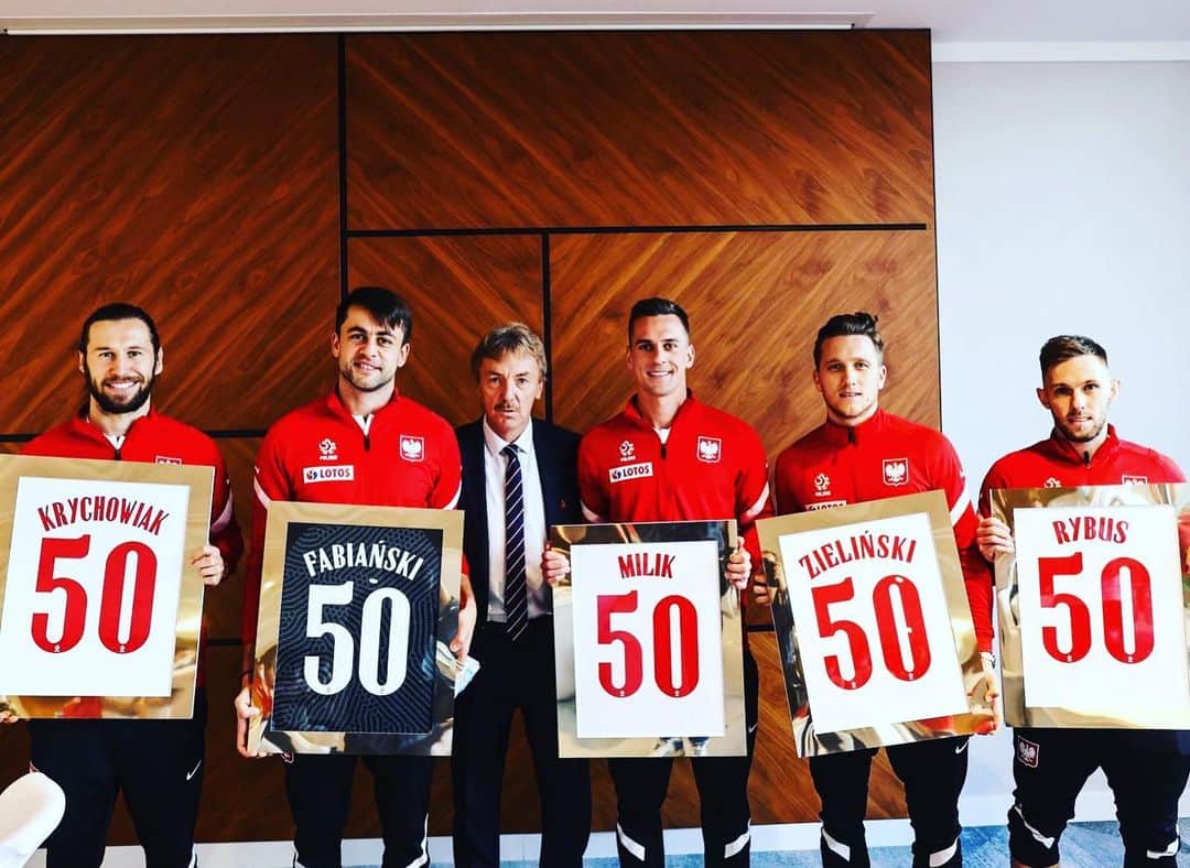 アルカディウシュ・ミリクのインスタグラム：「50 występów w koszulce reprezentacji Polski 🇵🇱Duży zaszczyt i duma. Teraz dobić do 100 💪  I wore the National team shirt for  50 times. A goal that makes me proud ... now up to 100 💪💪  Per 50 volte ho indossato la maglia della Nazionale. Un traguardo che mi rende orgoglioso... ora obiettivo 100 💪💪」