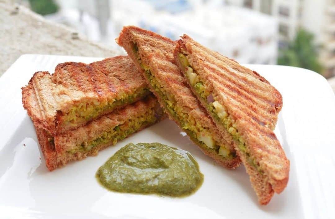 Archana's Kitchenさんのインスタグラム写真 - (Archana's KitchenInstagram)「Grated cauliflower tossed in with simple masalas and stuffed inside a bread and grilled till crispy on the outside. Serve Cauliflower Chutney Grilled Sandwich along with tomato ketchup as your evening snack. Get the recipe from the smart.bio link in my profile @archanaskitchen . . . . . . . . . #recipes #easyrecipes #snacks #teatime #teatimesnacks #sandwich #bombaysandwich #archanaskitchen #healthyeating #highprotein #eatfit #cooking #food #healthyrecipes #foodphotography #recipeoftheday #comfortfood #deliciousfood」11月20日 21時37分 - archanaskitchen