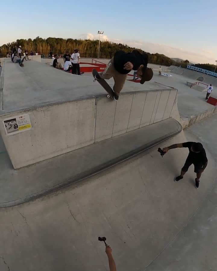 笹岡建介のインスタグラム：「松阪🔥  @mktaxi.jp @dcshoes_japan @dorcus_tbs @chubusystem_official @bern_japan @stance_japan @skullcandyjapan @independenttrucks @rictawheels @minirampsteez @goprojp  #mktaxi#dcshoesjapan #dcshoes #skullcandyjapan #bells #independenttrucks #triforce_k #hi_5 #dorcus_tbs #6556skateboarding #divisio#fivecrossskatepark #showgekiskateboards #13mind#bern#bernjapan#make___#skate#skateboard #instagood #skatecrunch #skatecrunchmag #minirampsteez #goproのある生活 #gopromax #gopro」