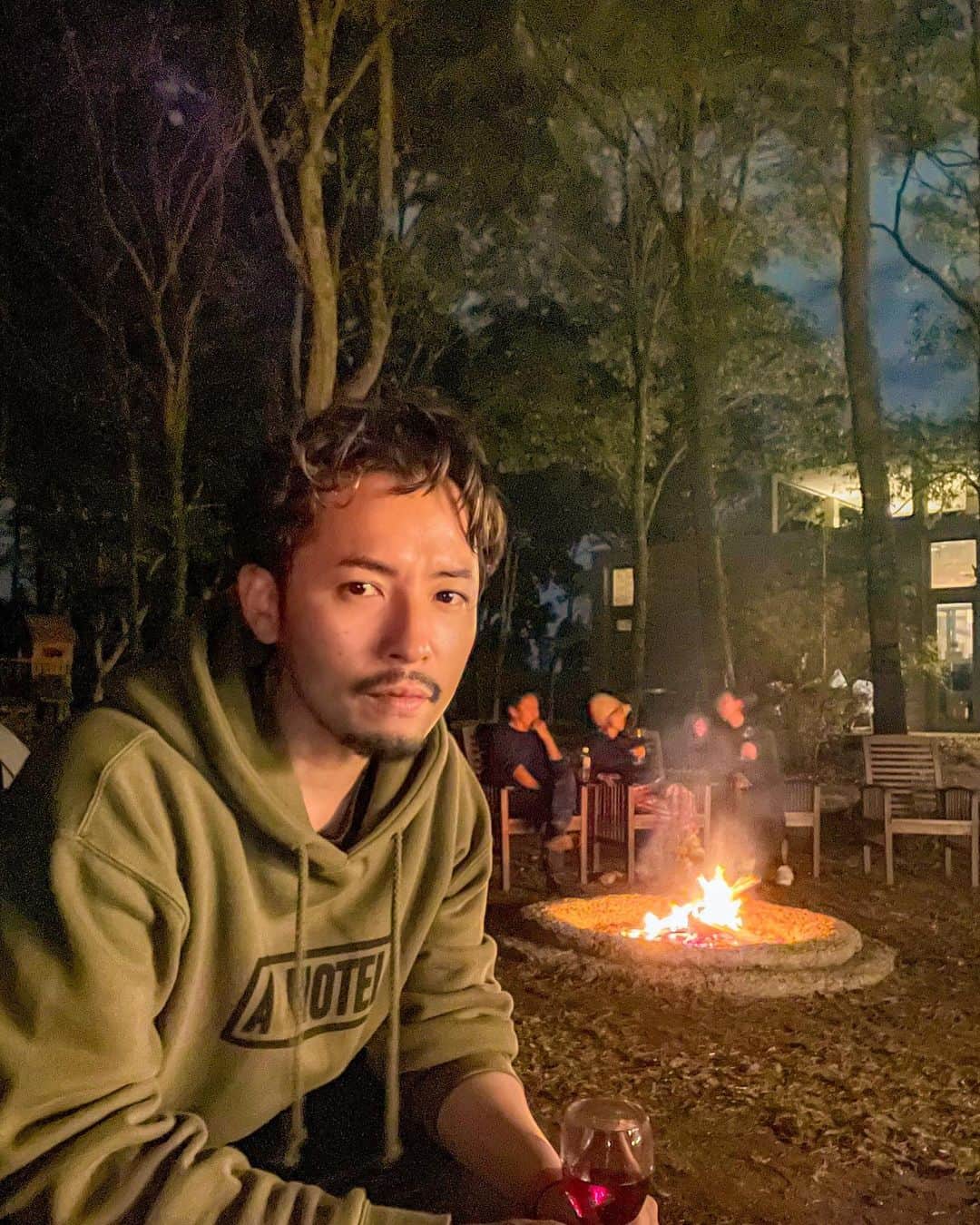 小柳津林太郎のインスタグラム：「Glamping Friday with my crew. My bro from highschool! @tarotsujino  Hey, my people!!?? What are ur plans for the weekend??? Tell me😇 #TGIF #tokyoclassiccamp  #sukenoトライブ」
