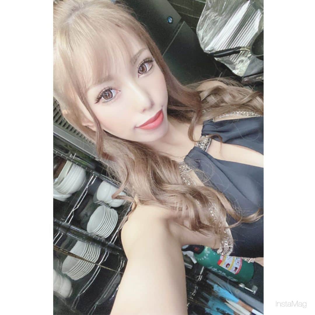 あゆかのインスタグラム：「るん！  .  #千葉キャバクラ#千葉富士見キャバ嬢#千葉富士見町キャバ嬢#千葉富士見キャバクラ#arドレス#ジュエルズドレス#オンラインキャバクラ#ファッション好きな人と繋がりたい#ヘアメイク#お家スタイル#息してる？#followｍe4 #follow4like#followtrain」