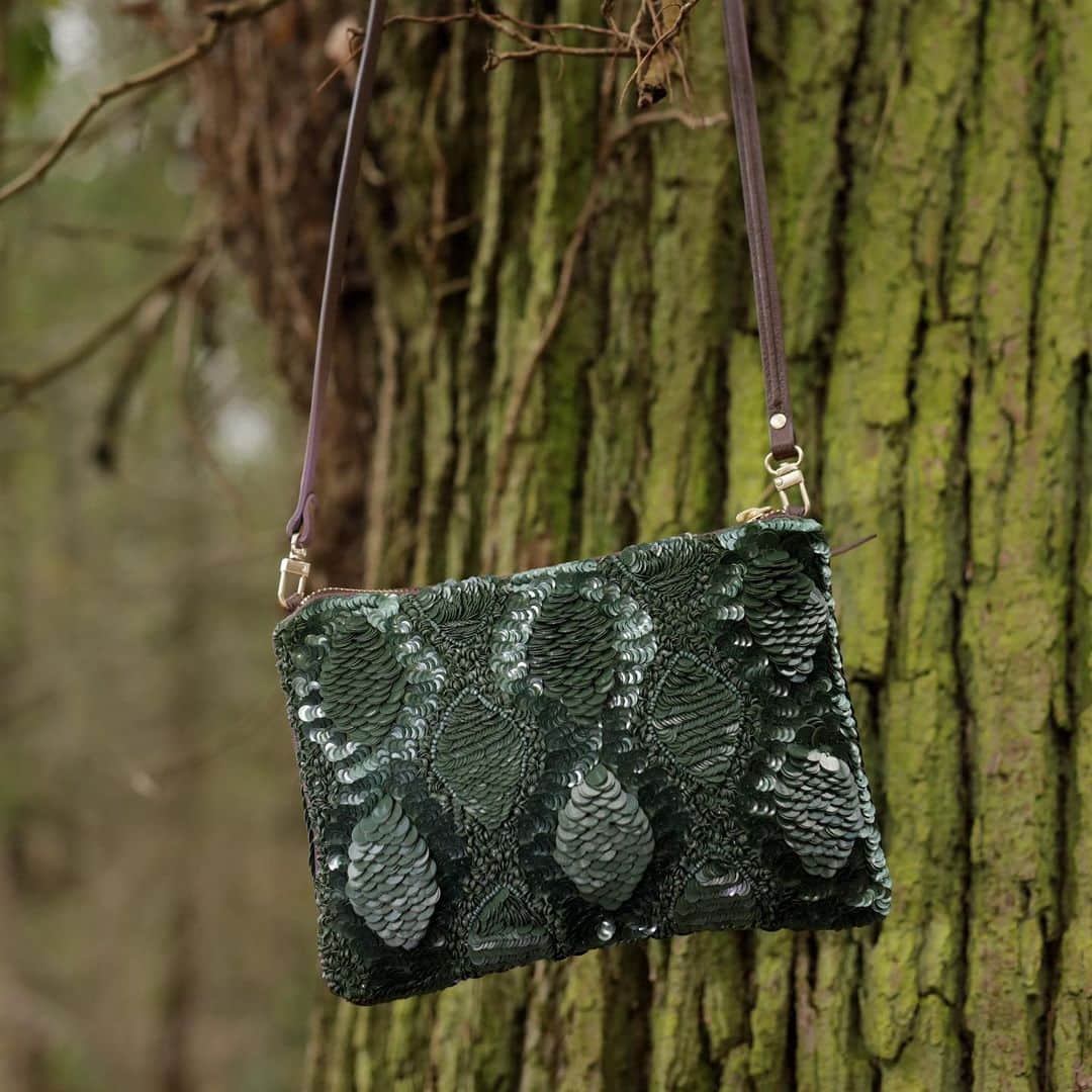 ジャマンピュエッシュのインスタグラム：「Take a walk through an enchanted forest with Jamin Puech. Discover the magic of handcrafted bags, beautiful patterns and subtle blends of materials. Until the 1st of December, Jamin Puech offer free worldwide shipping for the bags of the new collection with the code: FREESHIPPING」