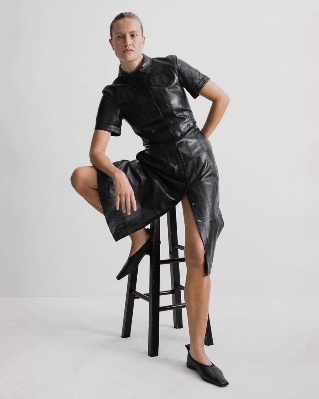 プロエンザスクーラーのインスタグラム：「Proenza Schouler White Label Artist @olympiascarry photographed by @taliachetrit #proenzaschoulerwhitelabel  -  Casting @midlandagency Hair @jimmypaulhair  Make Up @raisaflowers  Set @frau.juliawagner  @shiostudio」