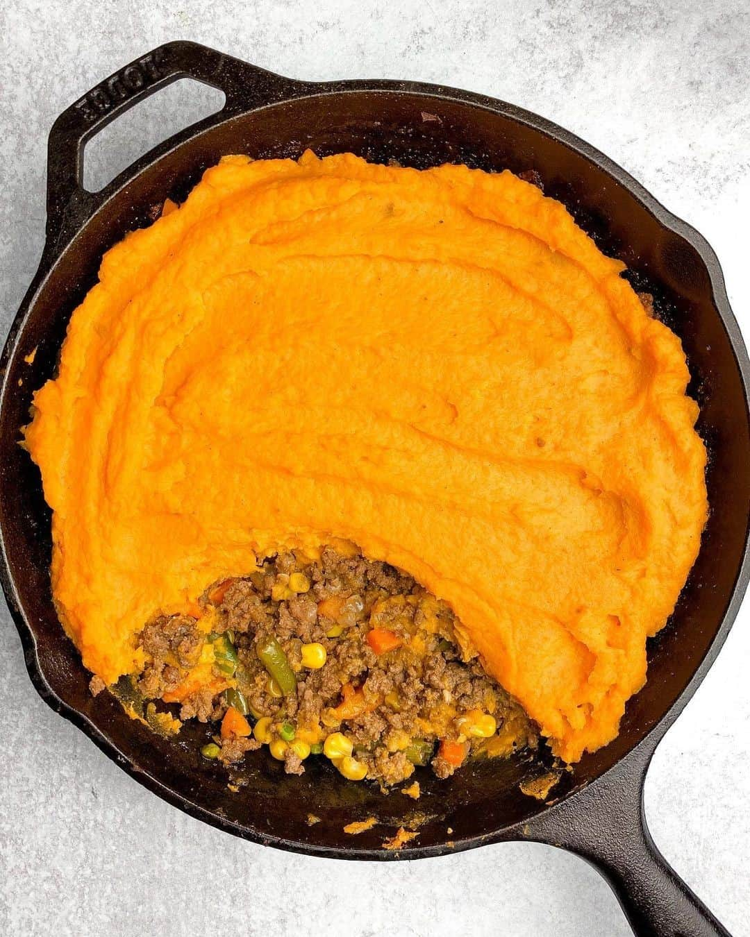 Flavorgod Seasoningsさんのインスタグラム写真 - (Flavorgod SeasoningsInstagram)「✨ SWEET POTATO COTTAGE PIE ✨⁣ by customer @mandaameals using @flavorgod Everything Seasoning! - ⁣Add delicious flavors to your meals!⬇️ Click link in the bio -> @flavorgod  www.flavorgod.com - Ingredients: ⁣ ▫️ 4 small sweet potatoes 🍠 ⁣ ▫️ 1/4 cup of milk⁣ ▫️ 1-2 tbsp of butter ⁣ ▫️ 1/8 tsp of nutmeg⁣ ▫️ 1lb of lean ground beef ⁣ ▫️ 1/4 of a large white onion 🧅 ⁣ ▫️ 1 tbsp of minced garlic ⁣ ▫️ 1/4 cup of tomato sauce ⁣ ▫️ 1 cup of steamed mixed veggies ⁣ ▫️ @flavorgod Everything Seasoning ⁣ ⁣ Instructions:⁣ Sweet Potato Mash: ⁣ • Peel and dice up your sweet potatoes. In a pot filled with cold water, add your diced potatoes and then turn on high heat. Cover and let it cook until fork tender. Once it’s done, drain and mash up your sweet potatoes. You can use a masher or throw it in a food processor/blender and purée it. Add in your milk, salt, nutmeg and butter. Mix well. ⁣ Ground Beef Filling:⁣ • In a skillet on medium heat with olive oil, add your diced onions and minced garlic. Cook until onions are translucent and garlic is fragrant. Add in your ground beef. Season with salt, pepper, garlic powder, paprika, and Everything Seasoning by Flavor God. Cook until beef is cooked thoroughly. ⁣ • I bought SteamFresh mixed veggies, so I cooked them in the microwave real quick & then tossed the mixed veggies in with my ground beef.⁣ • Once you’re all done, add your mashed sweet potato over the ground beef and spread evenly.⁣ • Make sure your oven is preheated to 350 degrees and then bake your cottage pie for 20 minutes. ⁣ ⁣ Sweet potatoes are a staple fall ingredient and I LOVED IT for this dish! I’ve tried this with regular potatoes and cauliflower mash and all have been amazing. So excited this came out well 🤩⁣  Easy. Minimal ingredients. Delicious ✔️ ⁣ - Flavor God Seasonings are: 💥 Zero Calories per Serving  🙌 0 Sugar per Serving 🔥 #KETO & #PALEO Friendly 🌱 GLUTEN FREE & #KOSHER ☀️ VEGAN-FRIENDLY  🌊 Low salt ⚡️ NO MSG 🚫 NO SOY 🥛 DAIRY FREE *except Ranch  🌿 All Natural & Made Fresh ⏰ Shelf life is 24 months - #food #foodie #flavorgod #seasonings #glutenfree #mealprep #seasonings #breakfast #lunch #dinner #yummy #delicious #foodporn」11月20日 22時02分 - flavorgod