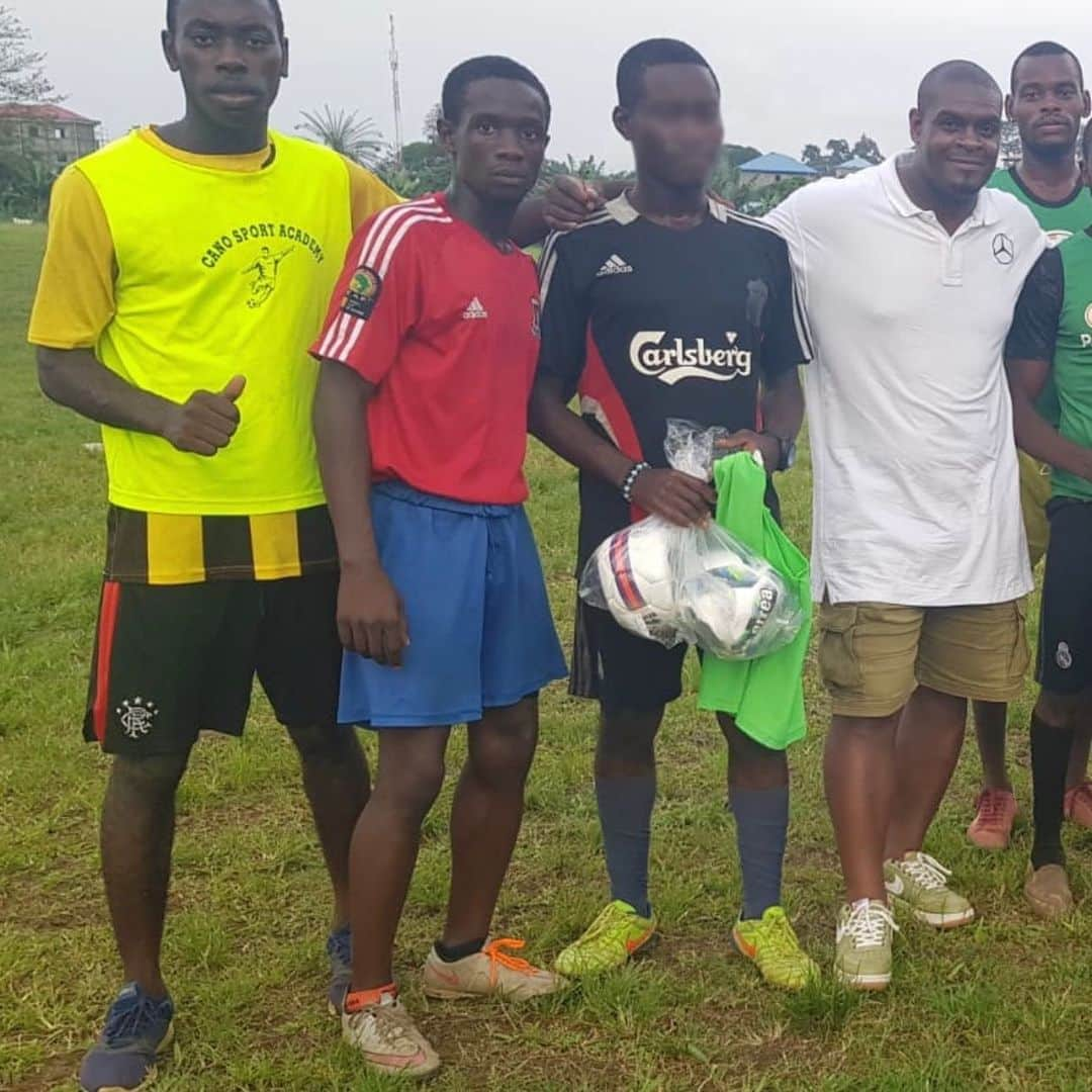 ペドロ・オビアングさんのインスタグラム写真 - (ペドロ・オビアングInstagram)「The beautiful game.  It’s about so much more than a sport - bringing people together from all over the world.   Sometimes we feel angry, sadness and pain.  But most importantly, when we step on the pitch all our troubles go away.  Today is my turn, tomorrow can be yours.  Keep dreaming 💭  #nzalang #guineanosporelmundo #feguit #tvge#errea #futbol @actualidad_guinea_mundo welcome_to_eg _ @nzalang_nacional nzalang.nacional @ecua_tv.urban @ecua_motivacion.eg @ecua_entertainment @actualidad_guinea_mundo @welcome_to_eg_」11月20日 22時04分 - pedrombaobiang