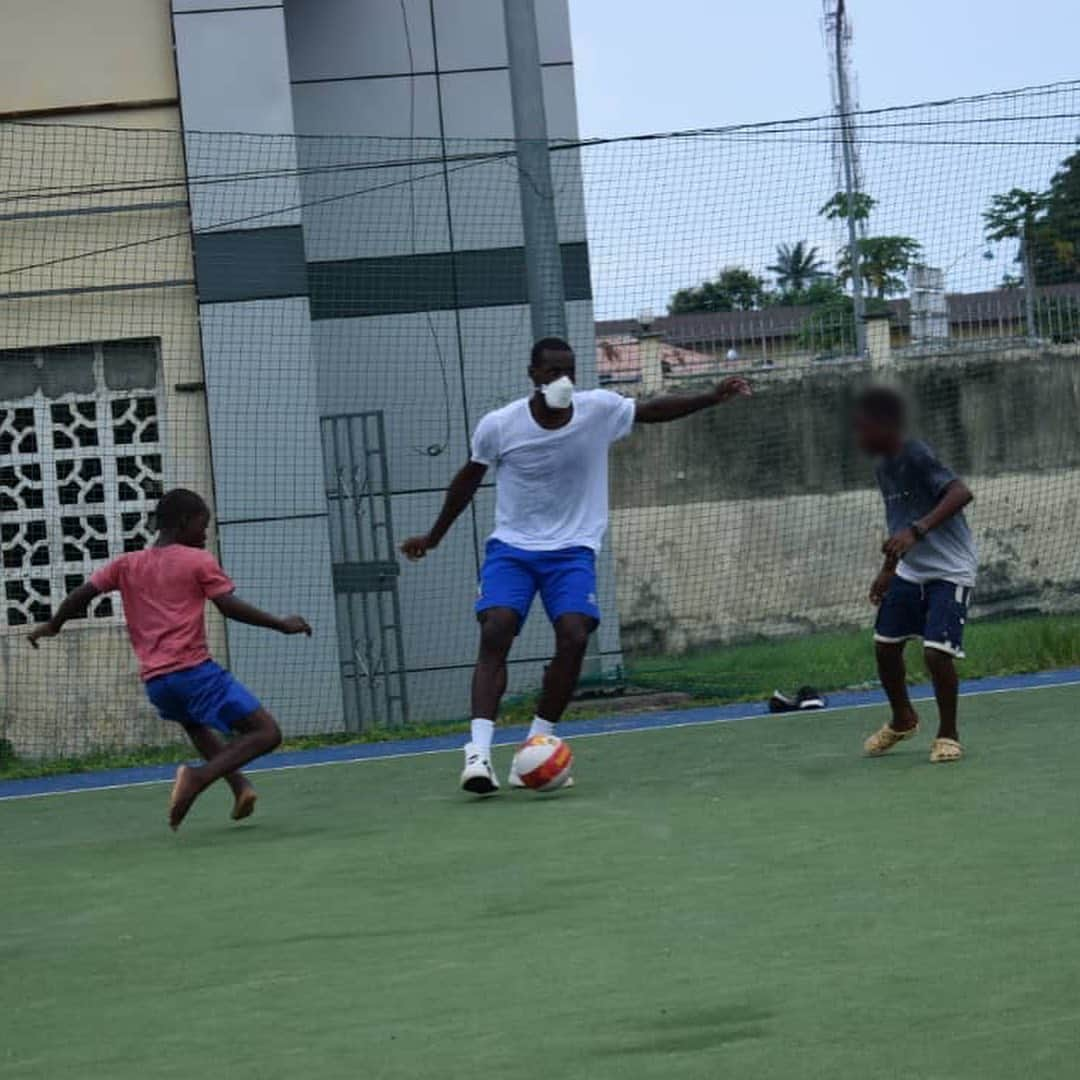 ペドロ・オビアングさんのインスタグラム写真 - (ペドロ・オビアングInstagram)「The beautiful game.  It’s about so much more than a sport - bringing people together from all over the world.   Sometimes we feel angry, sadness and pain.  But most importantly, when we step on the pitch all our troubles go away.  Today is my turn, tomorrow can be yours.  Keep dreaming 💭  #nzalang #guineanosporelmundo #feguit #tvge#errea #futbol @actualidad_guinea_mundo welcome_to_eg _ @nzalang_nacional nzalang.nacional @ecua_tv.urban @ecua_motivacion.eg @ecua_entertainment @actualidad_guinea_mundo @welcome_to_eg_」11月20日 22時04分 - pedrombaobiang