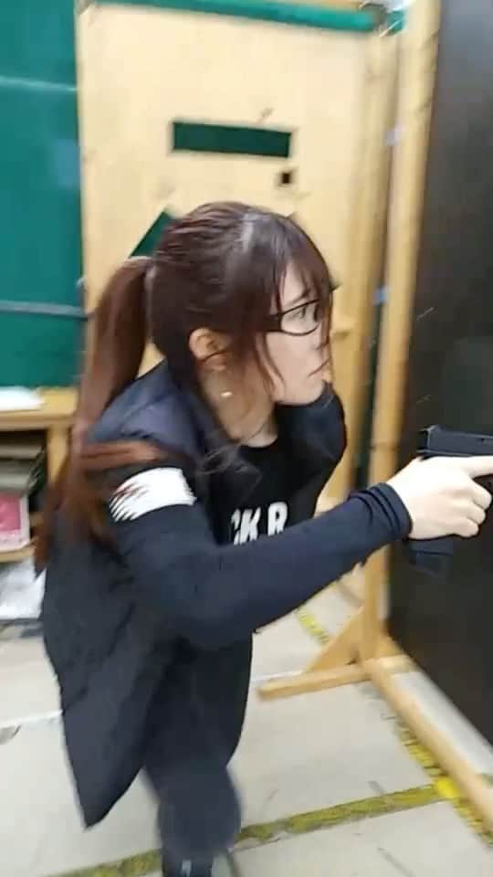 戦え‼︎ぴっちょりーなのインスタグラム：「#idpa #ジャケットドロー　#シューティング　#タクトレ  . . 🔫 #glock #tokyomarui  👚 @blackriflecoffee coffee . 🕶 @gatorzeyewear   . 👖#UNIQLO . 🥾 @salomon . . .  🖤🖤🖤🖤PICCIOLINA☆SCHEDULE🖤🖤🖤🖤    🔫ゲスト出演🔫サバゲーイベント 11月29日(日) Peace CombatGAMES VOL.14 @サバイバルゲームフィールド ユニオンベース M.E.Tユニオン  🔫ゲスト出演🔫サバゲーイベント 12月27日（日） ジュニアガン サバイバルゲームフィールド ユニオンベース M.E.Tユニオン  🖤🖤🖤🖤🖤🖤🖤🖤🖤🖤🖤🖤🖤🖤🖤🖤🖤 🖤  #airsofter#airsofters#airsoftgun#airsoftguns#ぴっちょりーな #piccholina #airguns#airgun#airsofterphoto#airsofting#airsoftwar#airsoftworld#airsoftjapan#airsoftgirl #airsoft#サバゲー#サバゲー女子 #airsoftgirl」