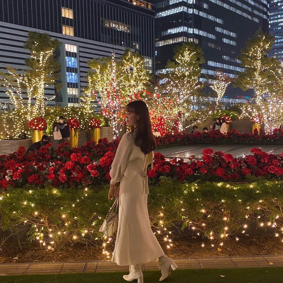 野島樺乃のインスタグラム：「.  薔薇のイルミネーションなんて 素敵すぎる 幸せ空間でした 一緒に行きます？」