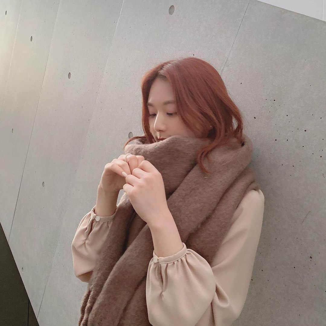 ひよんのインスタグラム：「🧣👗 ㅤㅤㅤㅤㅤㅤㅤㅤㅤㅤㅤㅤㅤ クワンピ冬仕様☃️🎄❤️ マフラーも今度発売する新作だよ☺️ ㅤㅤㅤㅤㅤㅤㅤㅤㅤㅤㅤ #fashion #9unq #ootd #onepiece #winter #겨울 #겨울코디 #패션 #원피스 #희영 #꾸안꾸 #クアンク #ひよん #クワンピ #冬コーデ #マフラー」