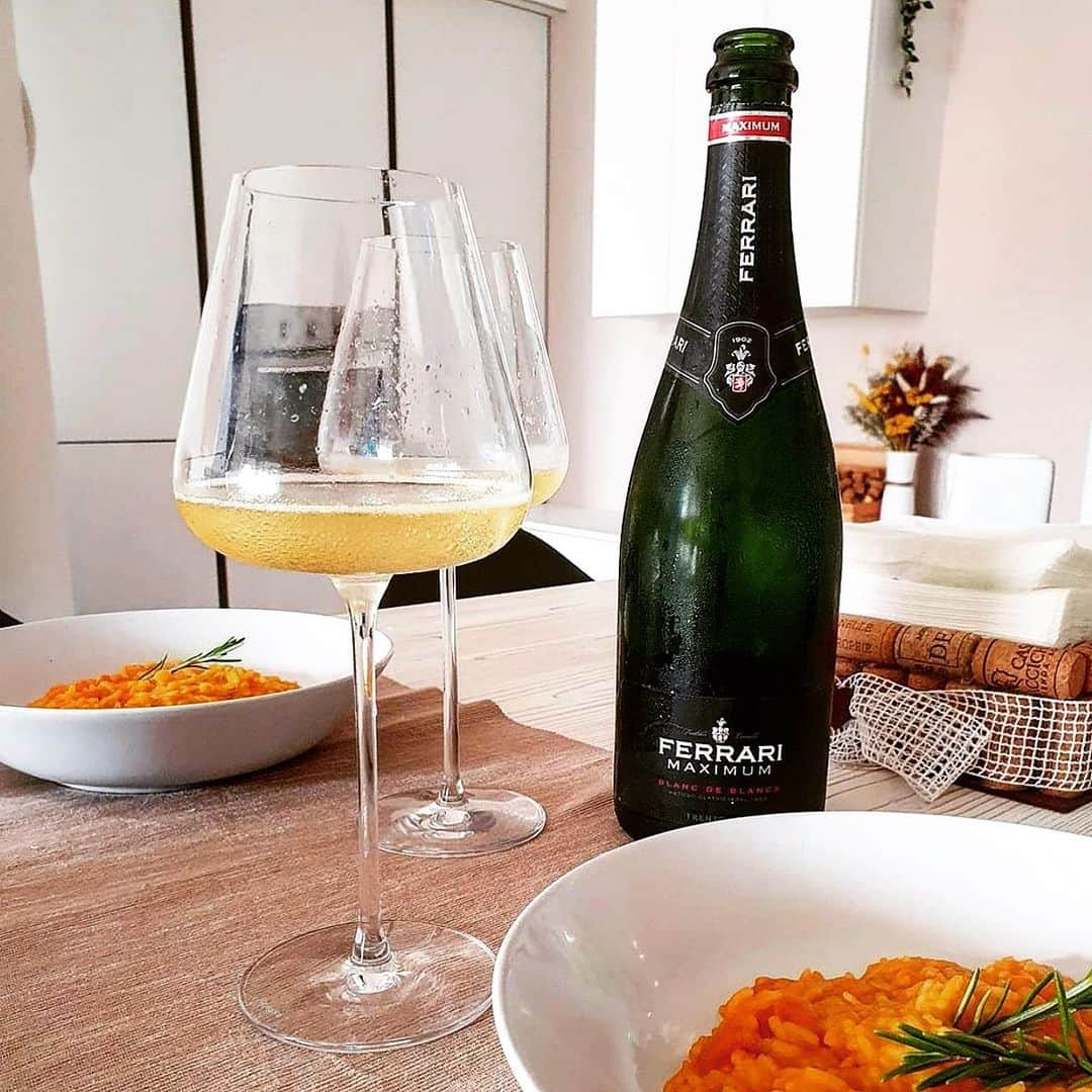 イタレッセさんのインスタグラム写真 - (イタレッセInstagram)「Finally the week-end! What could be better that enjoy a dinner, drinking a great wine in the perfect glass?  Check our high performance collections out on shop.italesse.com Cheers!  #italesse #glassware #etoilé #sparkle #ferraritrento #dinner #greatmoments #sparkling #wine #tasting #bubbles #perlage #lifestyle #relax #weekend #cheers #emotions #instawine #winelover #sommelier #sommelierlife #enjoy #life #winetime #magic  Ph. by @paolo_lorenz」11月20日 22時23分 - italesse