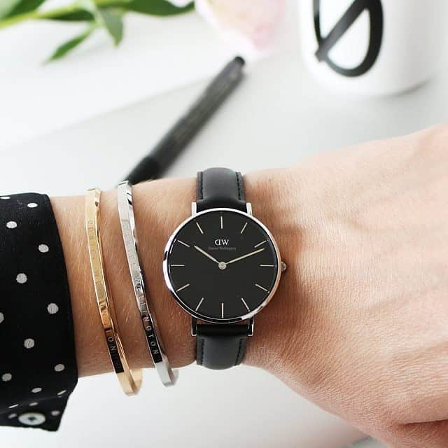 ゴシップガールのインスタグラム：「BLACK WEEK! 50% OFF selected items + 15% EXTRA off with code  GOSSIPGIRL  on Danielwellington.com  @danielwellington 🖤🖤🖤」