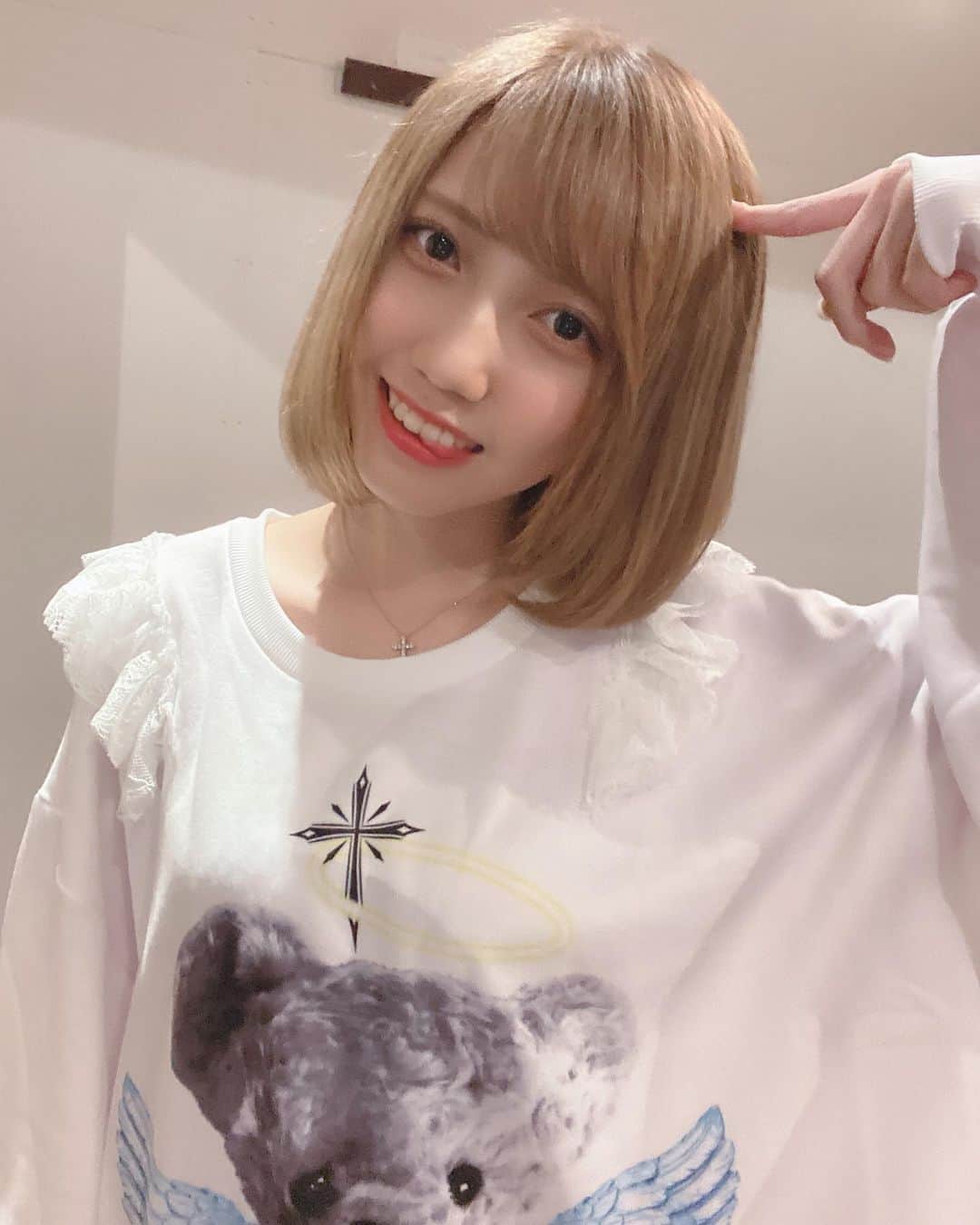村井純奈のインスタグラム：「やりらふぃー。 髪色浮いて、ハイトーンボブだあ」
