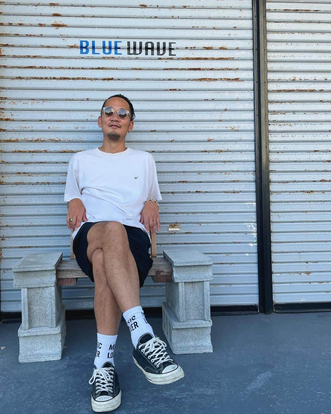 のインスタグラム：「.  沖縄でチルってます。  入試テスト 海 友達 三重生活拠点探し  あんま沖縄まだ知らんけど 沖縄出身の友達がみんなNICEなので、沖縄の魅力を掘り下げたい気持ちあります。  始まるのか〜 どうなんだろ〜  どこに向かってるのか 俺すらわからないけど 感覚だけ大事にし 人生一回楽しみたいね  #peace  #沖縄」