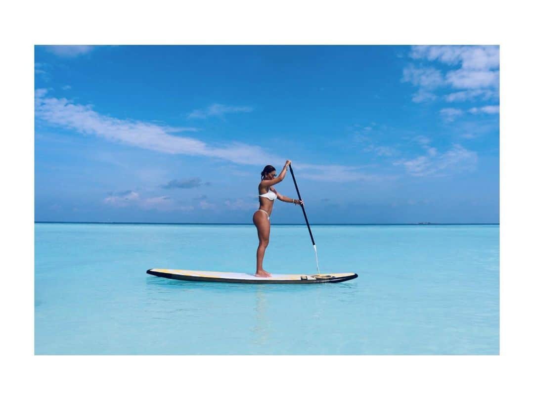 ジュリアナ・パエスのインスタグラム：「Balance in Blue! #maldivas」